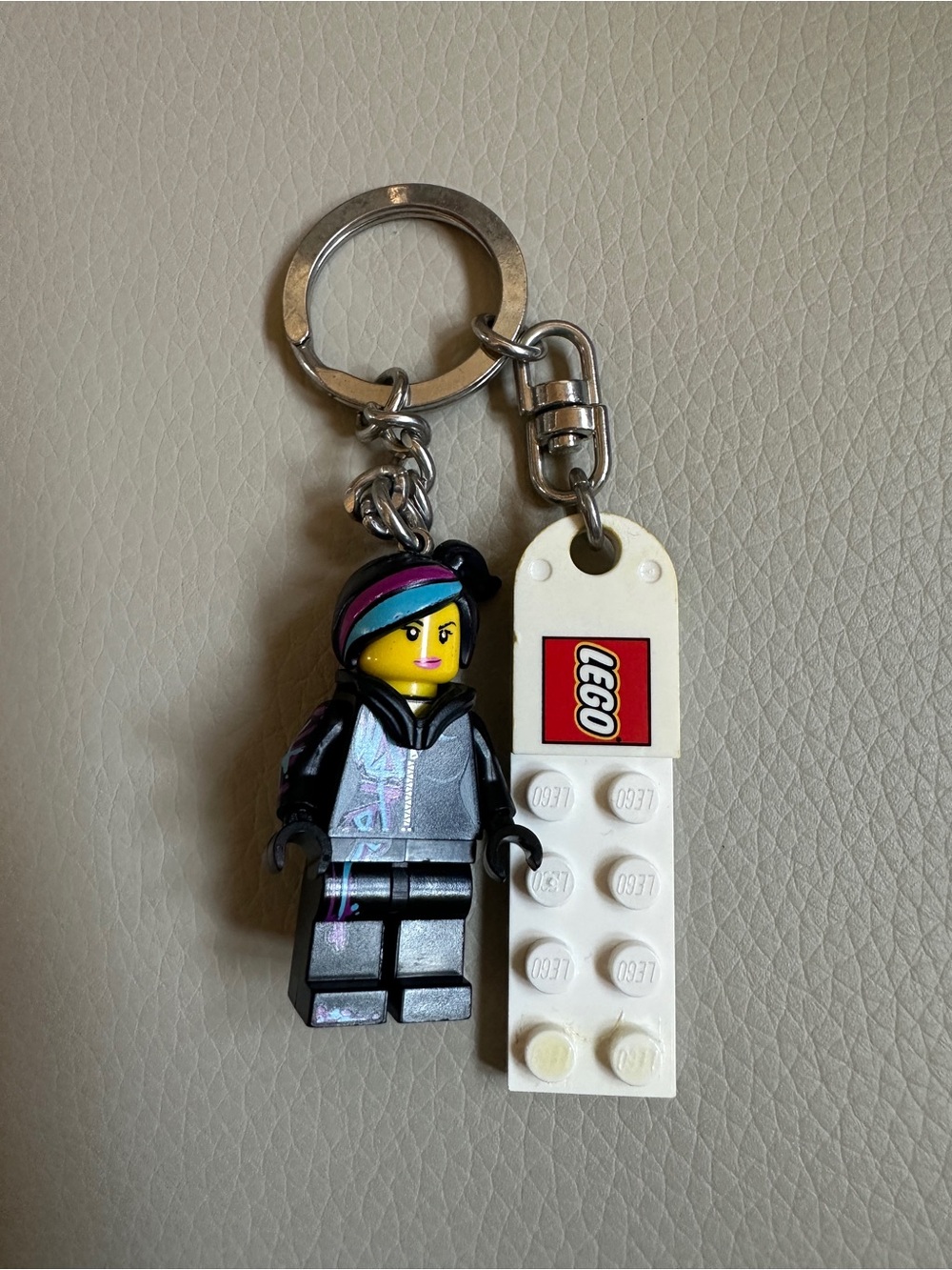 Retired LEGO The Movie Wyldstyle Minifigure Keychain 850895 Lucy Mini Figure
